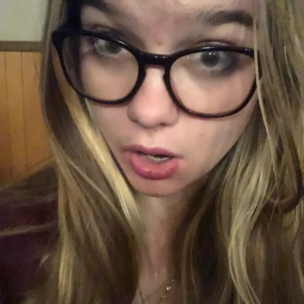 Meet your Posher, Olivia